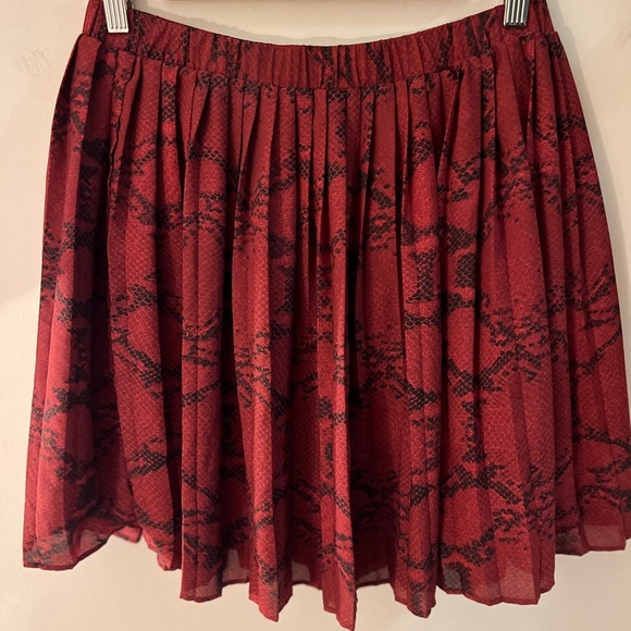 Banana Republic (Outlet) Red Snake Print Skirt S - Picture 6 of 7
